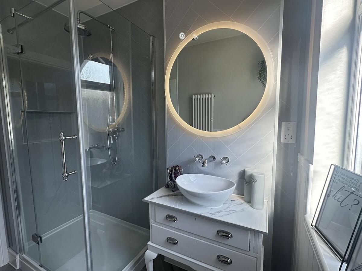 Stylish Highland-theme 2br Sefton Park Holiday home Liverpool