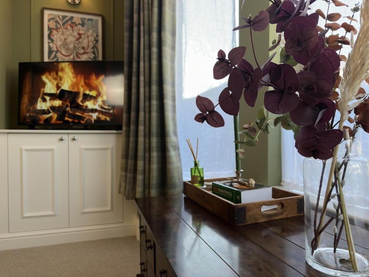 Stylish Highland-theme 2br Sefton Park Holiday home Liverpool